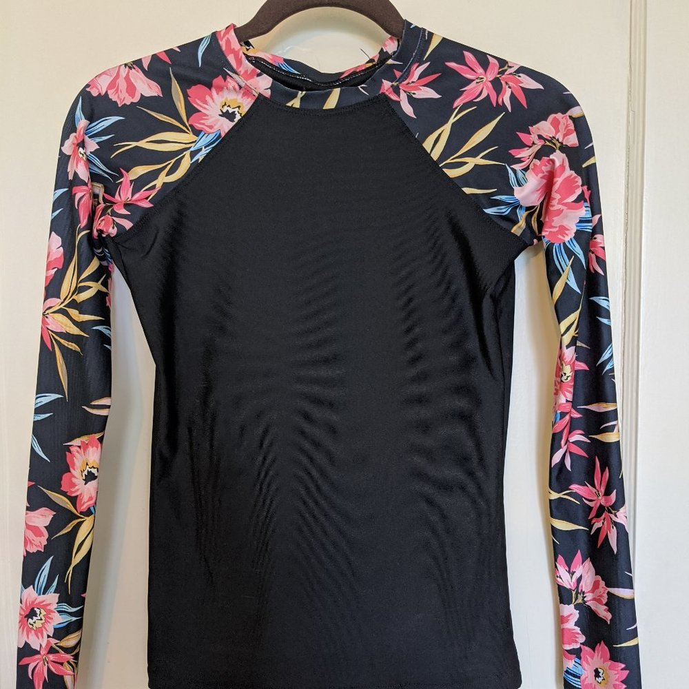 NWOT Women's Billabong Find A Way Rashguard Size S